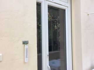 Fenêtres PVC Beiges TRYBA T7 avec imposte.