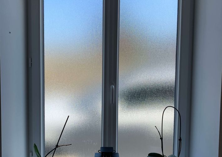 Fenêtre PVC T70 avec verre granité
