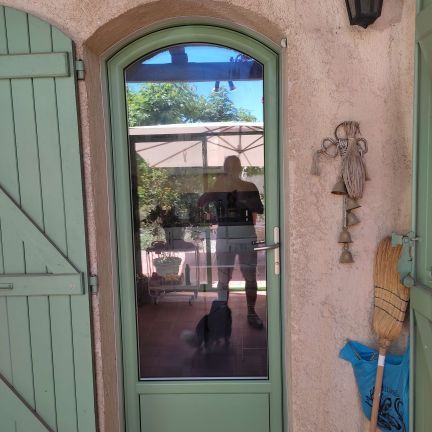 Porte Fenêtre T70 couleur vert pâle à Grasse.