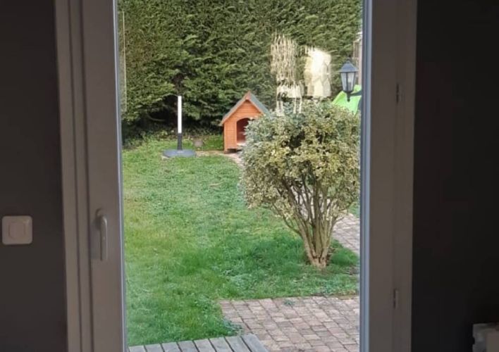 Porte-fenêtre PVC T70, vue imprenable sur jardin