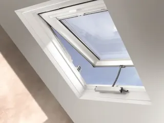 Fenêtre de toit PVC blanche ambiance intérieur