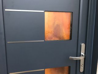 Porte d'entrée en aluminium design.