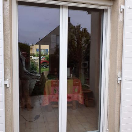 Porte-fenêtre aluminium TA84 avec moustiquaire - Tryba Nantes