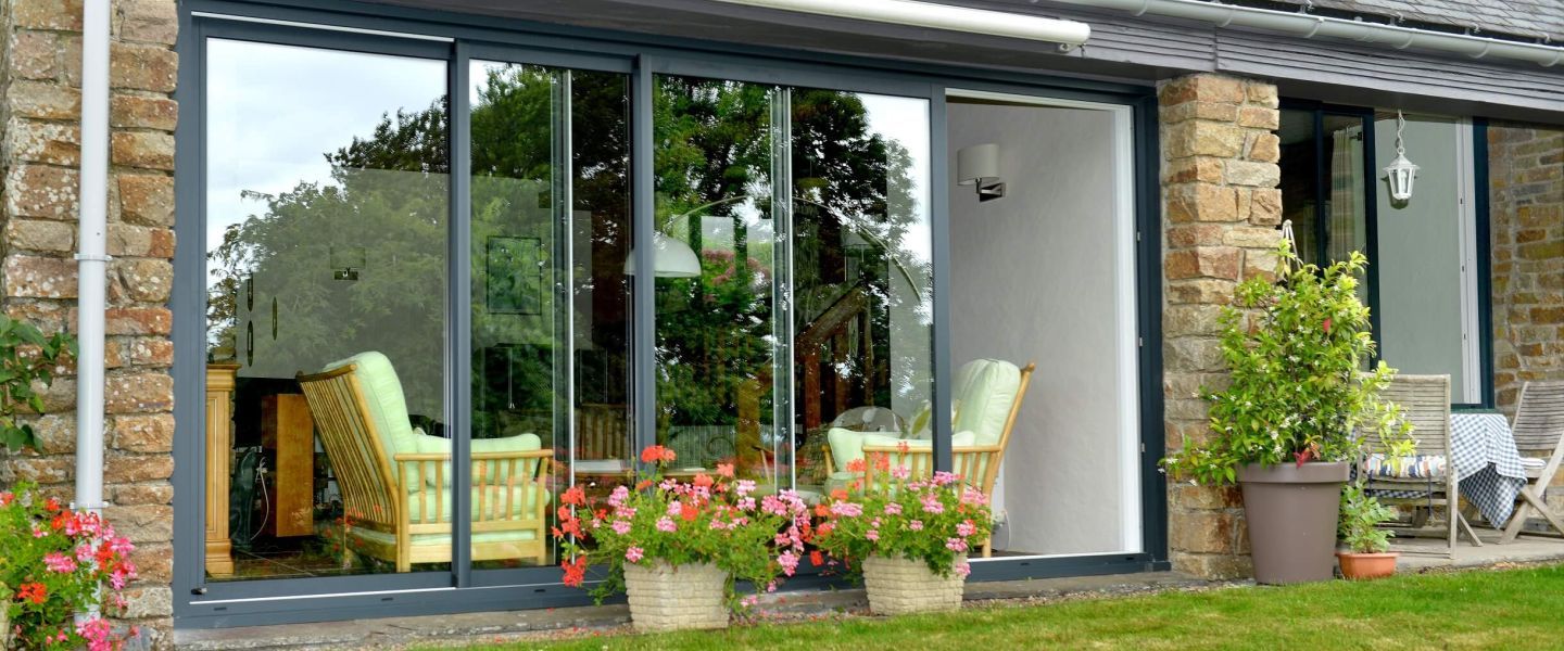 Fenêtre aluminium gris anthracite | Design et performance | TRYBA
