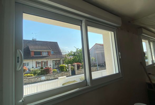 Fenêtre coulissante à deux vantaux et deux rails TRYBA, Saux les Chartreux (91)