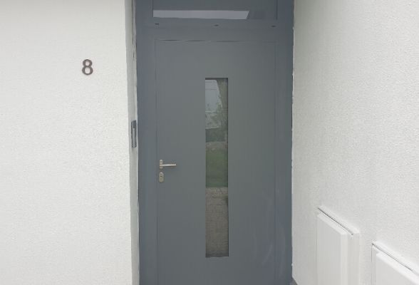 Porte d'entrée ALU modèle Agate gris graphite.