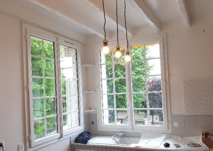 Fenêtre PVC T70 blanc avec crémone ancienne