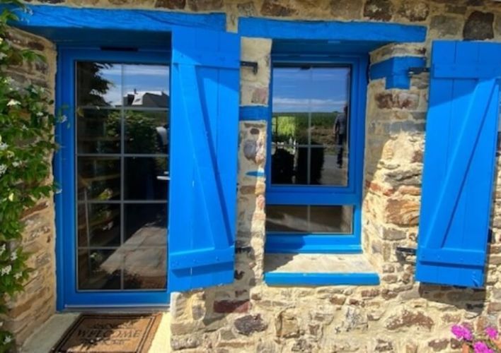 Fenêtres T84 bleues de haute qualité.