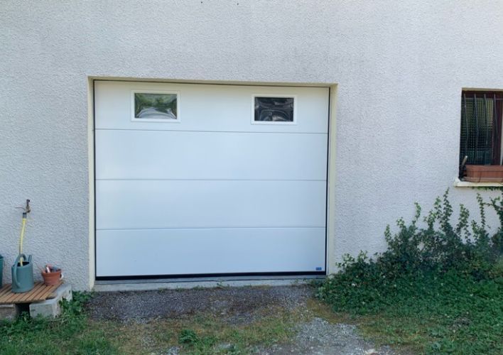 Porte de garage, porte d'entrée, volets solaires