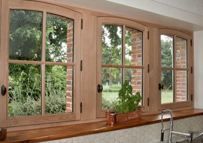 Fenêtres et portes en bois de qualité.