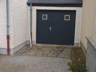 Porte de garage basculante en aluminium