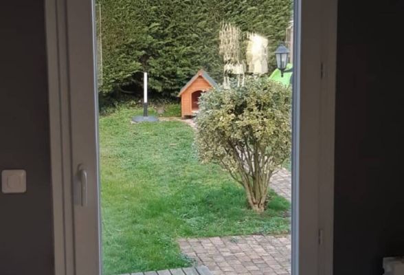Porte-fenêtre PVC T70, vue imprenable sur jardin