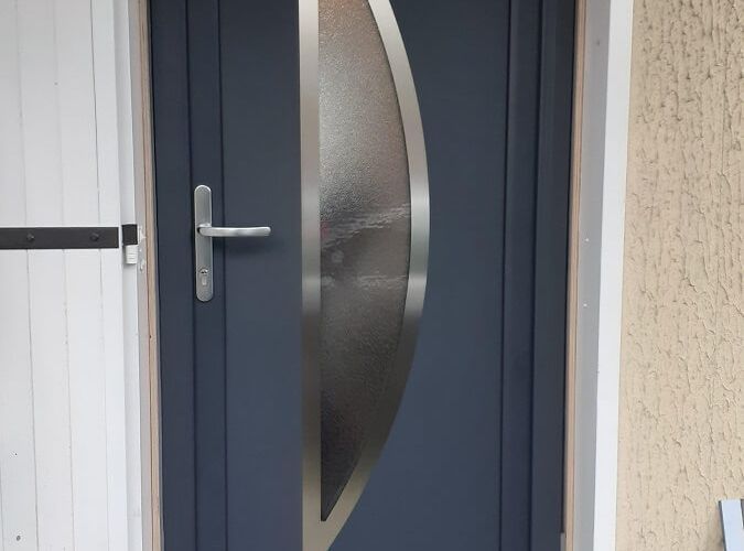 Porte d'entrée en aluminium modèle ECOTHERME.