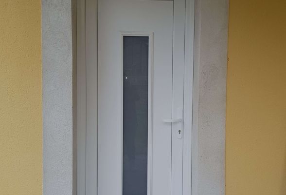 Porte d'entrée PVC modèle DILI à Saint Etienne de Crossey