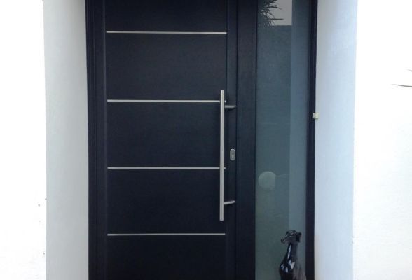 Porte d'entrée en PVC (T84) à OISEME.