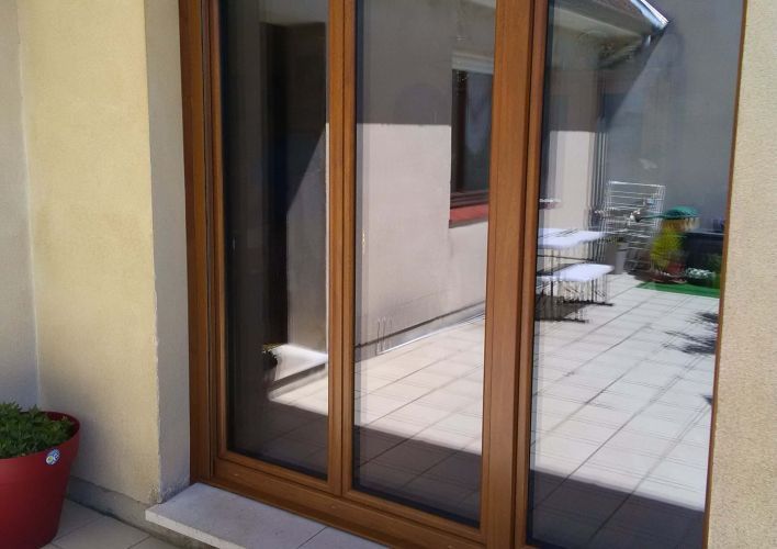 Porte fenêtre triple vitrage en PVC