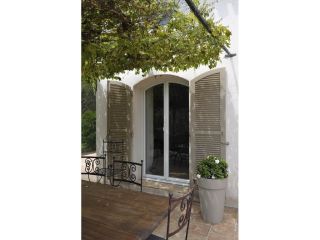 Portes-fenêtres TRYBA Roquebrune-sur-Argens, menuiseries PVC, Aluminium et Bois.