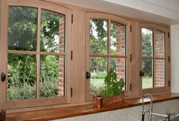 Fenêtres et portes en bois de qualité.