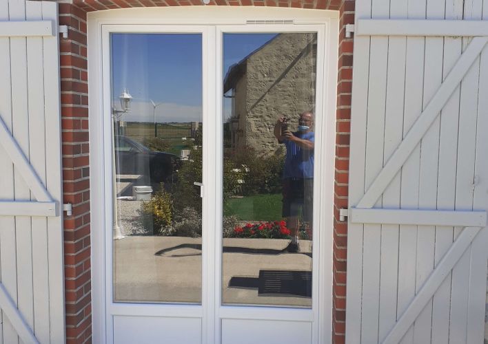 Porte fenêtre PVC T84 chez TRYBA Mainvilliers.