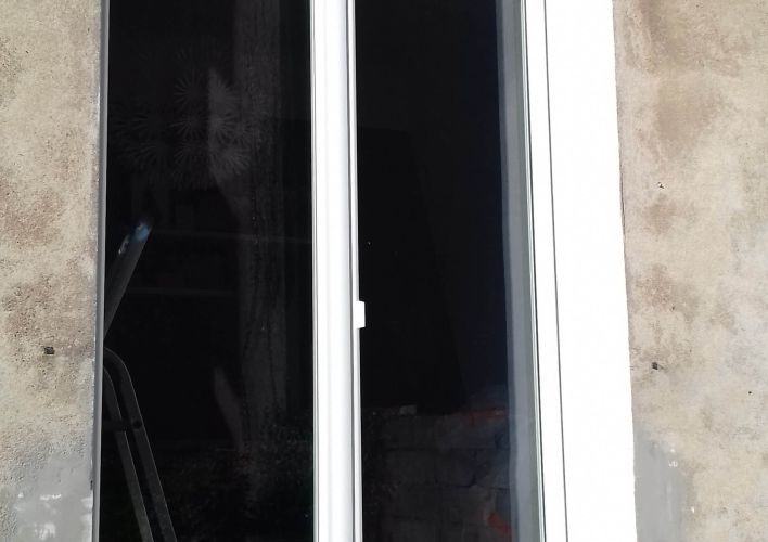 Porte fenêtre PVC T84 avec volet roulant intégré