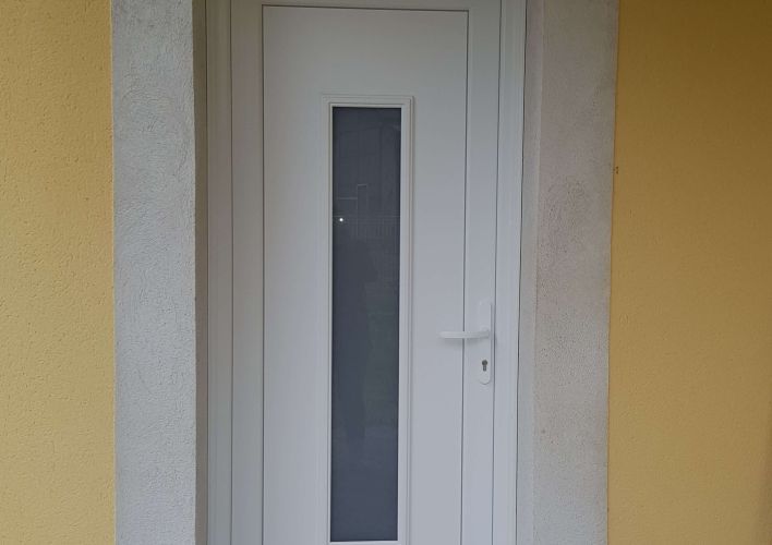 Porte d'entrée PVC modèle DILI à Saint Etienne de Crossey