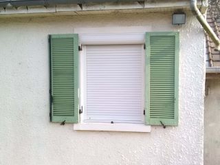 Fenêtres PVC T84 blanc Triple vitrage, volets roulants