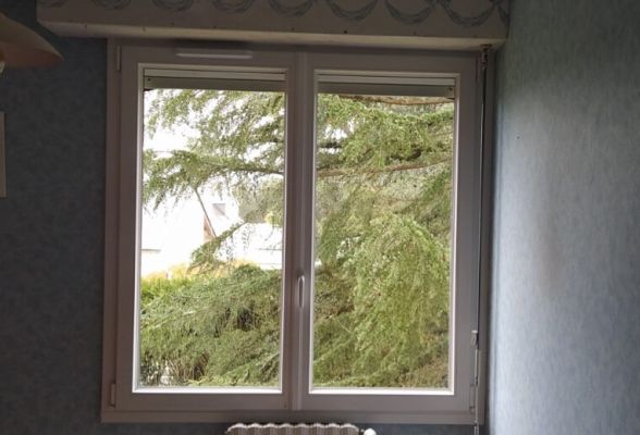 Fenêtre PVC T70 blanche à Nozay