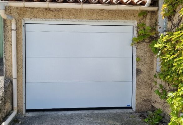 Porte de garage sectionnelle TRYBA Aix-en-Provence.