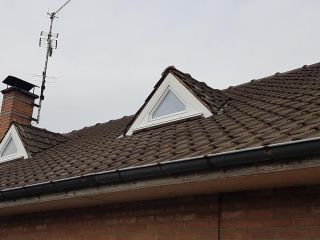 Fenêtres triangulaires PVC avec vitrage 'Trybaclean