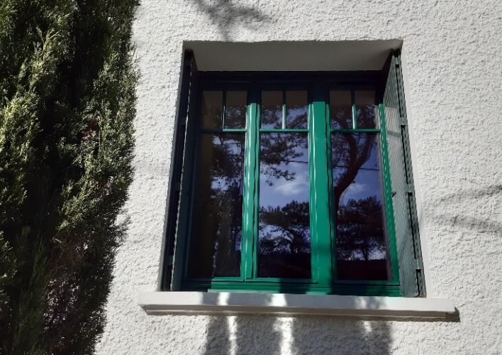 Fenêtre bois TB67 Coloris vert mousse