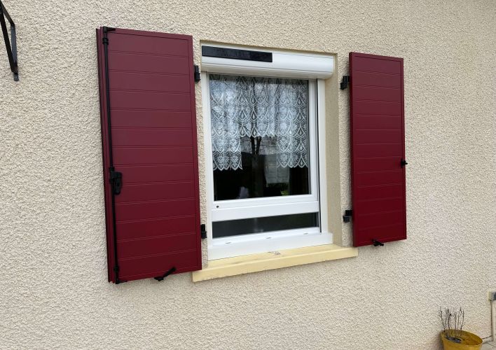 Fenêtre PVC avec volets roulants aluminium