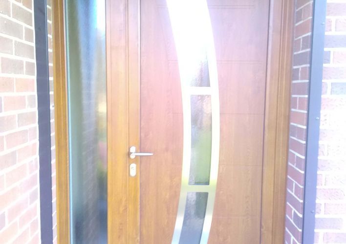 Porte d'Entrée ALU chêne doré et fenêtres PVC T70