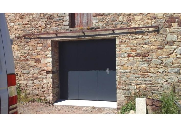 Porte de garage TRYBA Châteaubriant, expertise en menuiseries