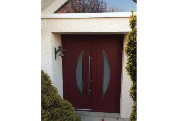 Fenêtres et porte d'entrée en aluminium rouge