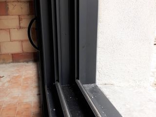 Pose de baies vitrées coulissantes gris anthracites
