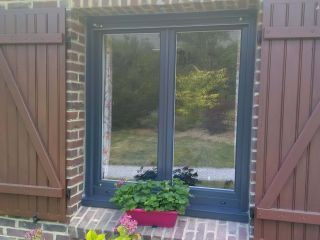 Pose de fenêtres et portes fenêtres en PVC gris anthracite