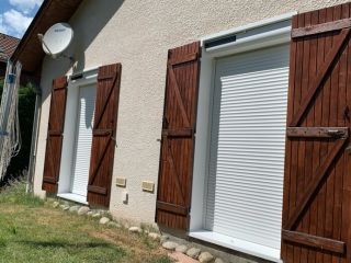 Porte de garage, porte d'entrée, volets solaires