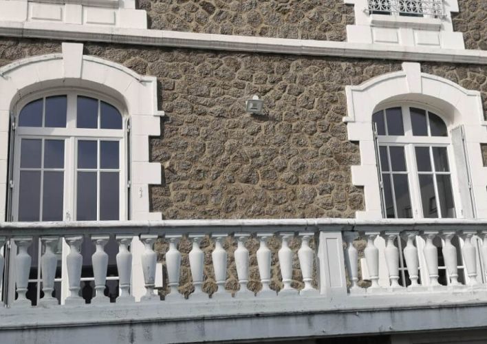 Porte fenêtre bois avec anse de panier à Saint-Brieuc (22)