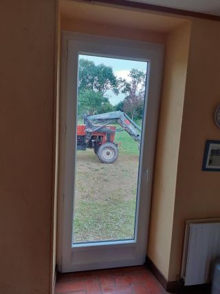 Porte-fenêtre PVC T84 avec vitrage feuilleté