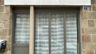 Fenêtres et portes en aluminium avec volets roulants à Antrain