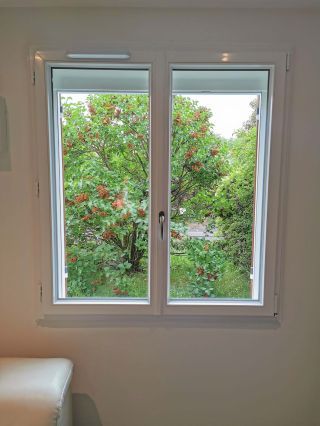 Fenêtre PVC T70 blanc avec poignée titane