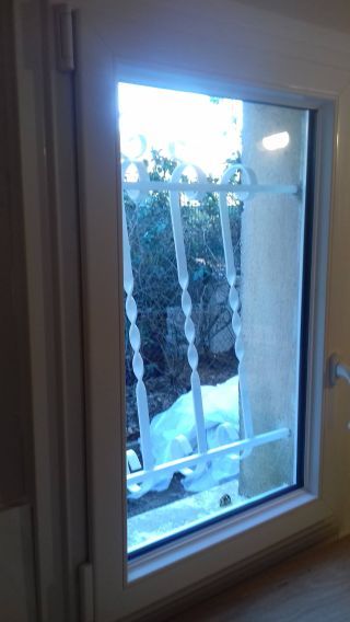 Fenêtre PVC blanche T70 à La Motte (83)