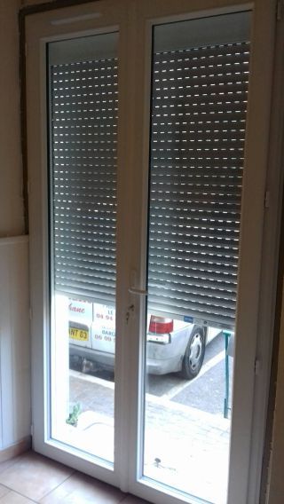 Porte fenêtre PVC T70 et volet roulant TRYBA.