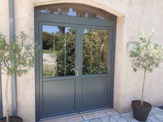 Porte fenêtre style atelier, coloris gris basalte