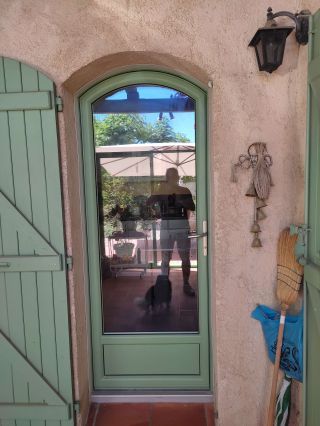 Porte Fenêtre T70 couleur vert pâle à Grasse.