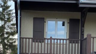Réalisation magnifique à CHENS-SUR-LEMAN : fenêtres T70, volets battants, porte de garage