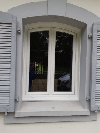 TRYBA Châteaubriant : fenêtres cintrées PVC blanc.