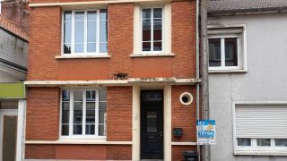 Menuiseries TRYBA Arques : porte d'entrée Paris et fenêtre PVC T84 Blanche à Calais.