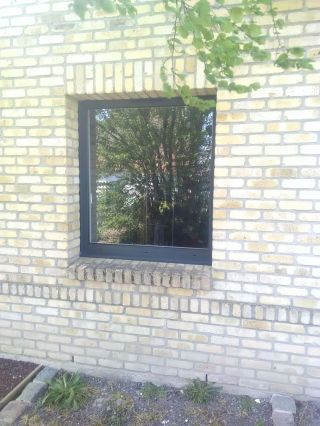 Porte d'entrée et fenêtres aluminium de qualité.