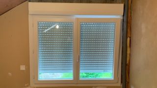 Fenêtre PVC T70 monobloc de qualité supérieure.